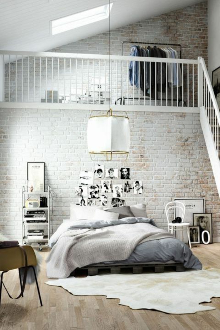 creative-idée-déco-chambre-adulte-escaliers-photos-blanc-et-noir-décoration-murale
