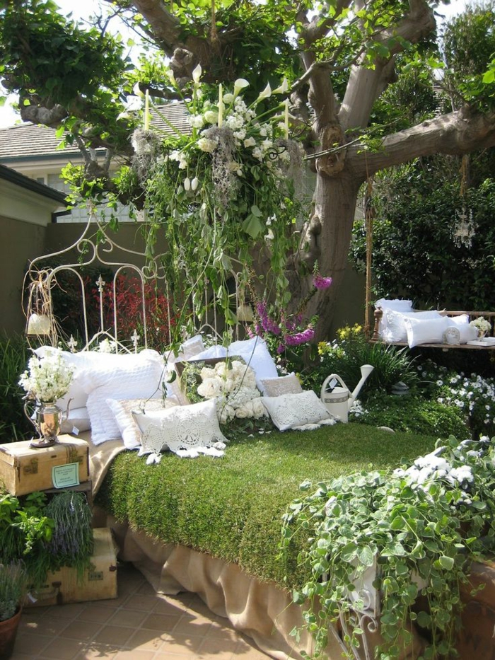 décoration-pour-le-jardin-avec-gazon-synthétique-lit-avec-couverture-de-gazon-artificiel