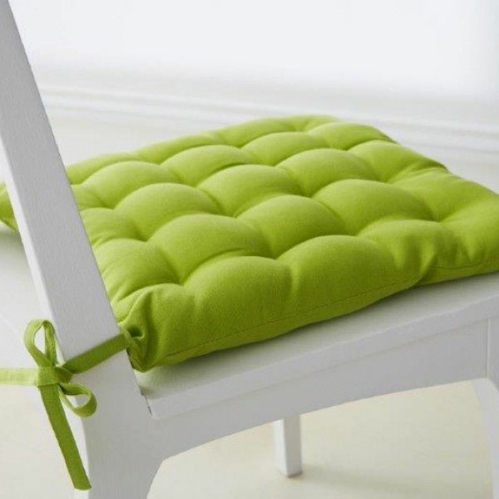 galette-de-chaise-déhoussable-coloré-vert-comment-décorer-la-chaise-dans-la-cuisine