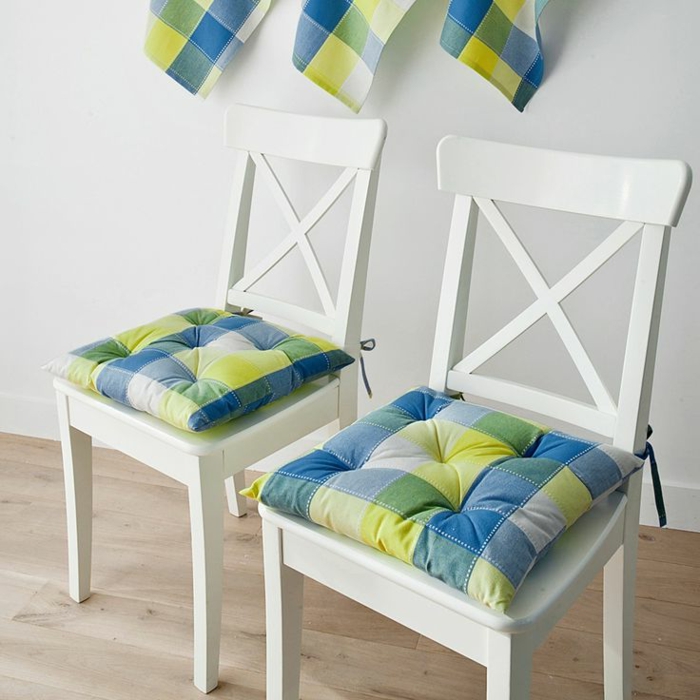 galettes-de-chaises-colorés-galettes-de-chaises-pas-cher-colorés-chaises-en-bois-blanc