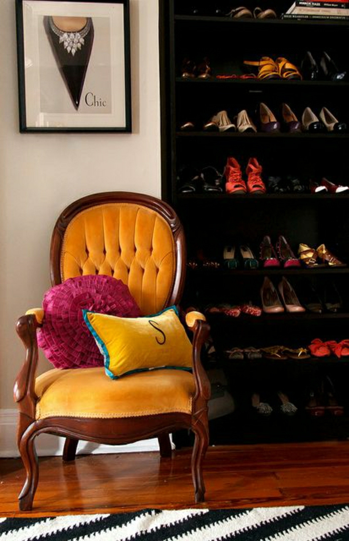 galettes-de-chaises-rondes-idée-comment-décorer-les-chaises-de-salon-fauteuil-jaune