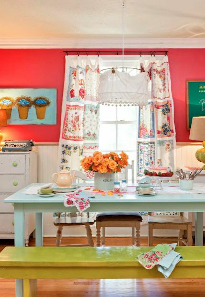idée-couleur-cuisine-coloré-quelle-couleur-pour-une-cuisine-sol-en-parquet-table-bleu