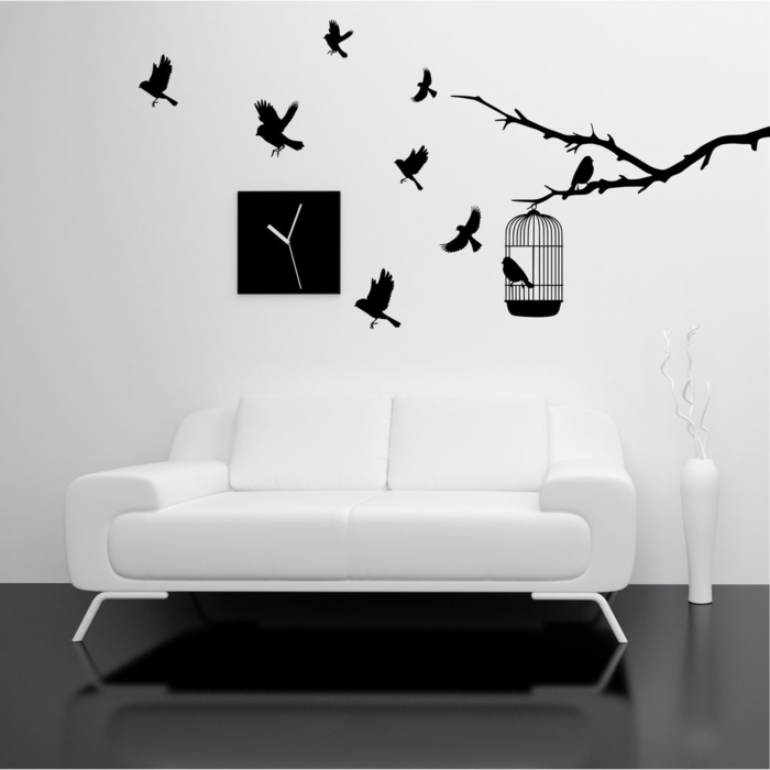 idée-déco-chambre-à-coucher-ou-salon-arbre-et-oiseaux-sofa-blanc