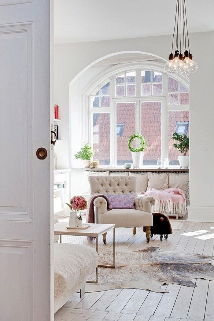 intérieur-de-style-scandinave-salon-moderne-meubles-scandinaves-sol-en-parquet-tapis-peau-d-animal