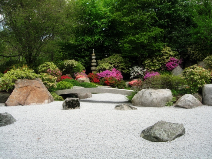 jardin-zen-japonais-idées-extérieur-pont