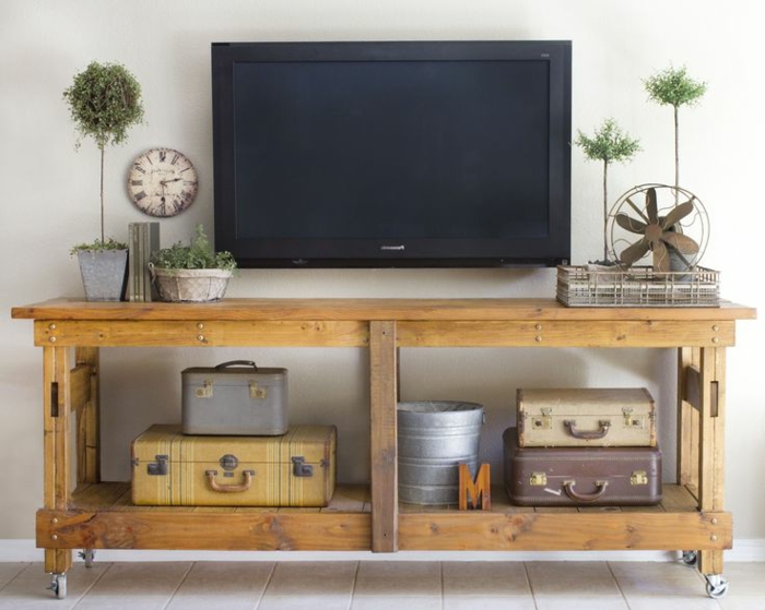 la-salle-de-séjour-style-industriel-meuble-tv-sur-bois-valise-vintage