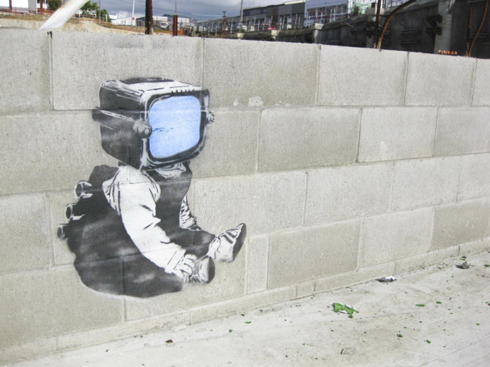 le-90bpm-graffiti-pochoirs-oeuvre-art-télé-enfant-influence