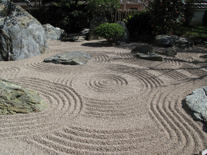 le-jardin-japonais-zen-miniature-cercles-pierre