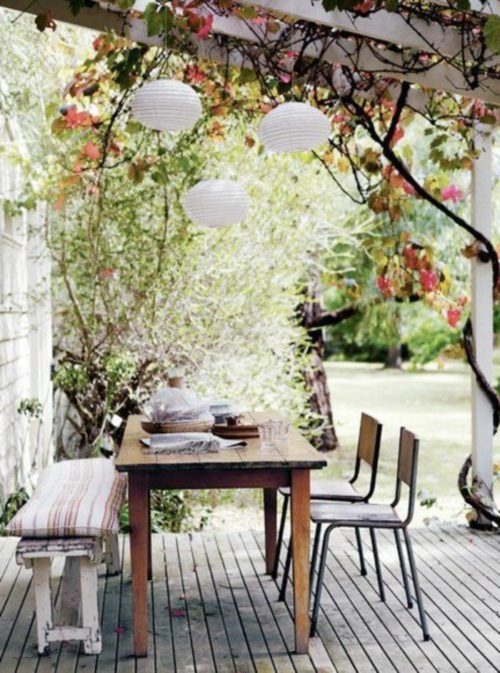 meubles-de-jardin-chaises-de-jardin-en-fer-et-bois-table-en-bois-pour-le-jardin