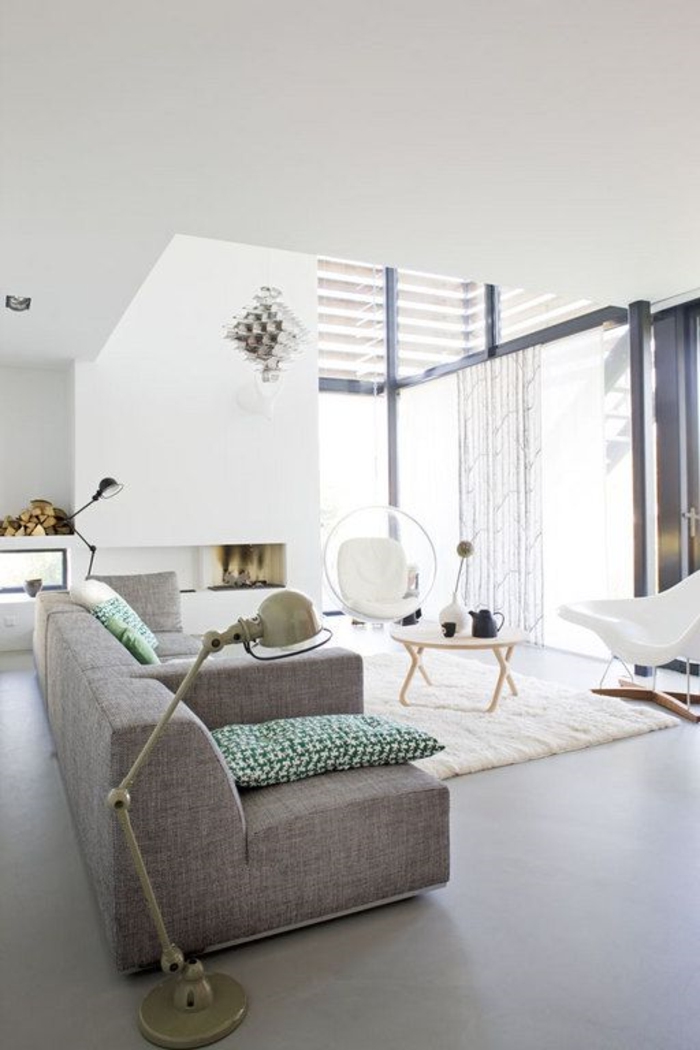 meubles-scandinaves-palaiseau-canapé-gris-tapis-blanc-dans-le-salon-moderne-de-style-scandinave