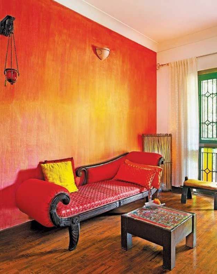 mur-rouge-canapé-rouge-couleur-carmin-intérieur-moderne-sol-en-parquet