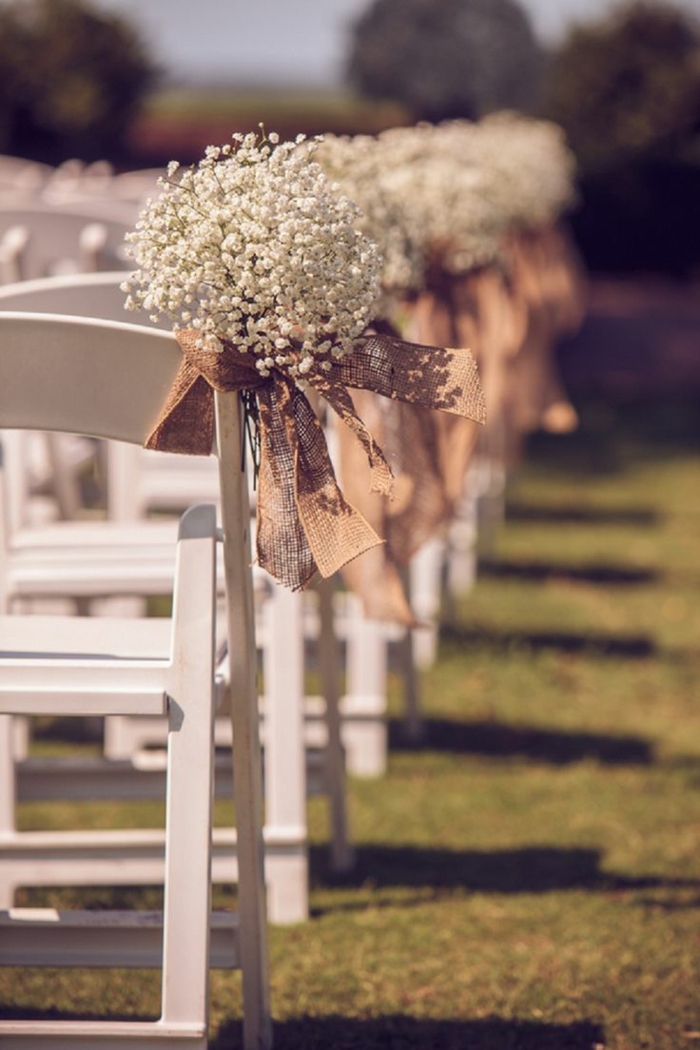 noeud-de-chaise-belles-chaises-blanches-avec-runabs-en-lin