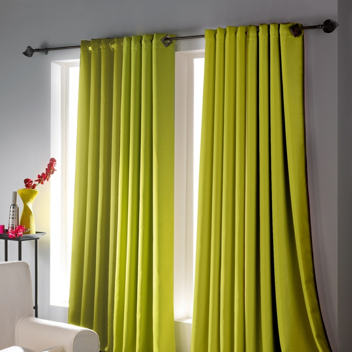 rideau-ocultant-vert-pour-le-salon-avec-un-design-moderne-rideaux-longs-verts