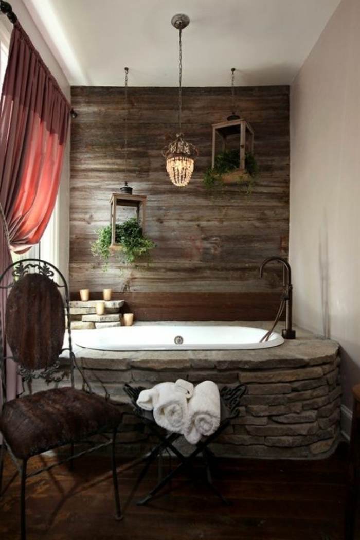 salle-de-bain-feng-shui-baignoire-de-pierre-lustre-en-fer-mur-beige