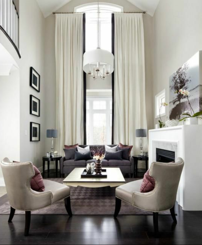 salon-feng-shui-aménagement-feng-shui-canapé-gris-coussins-gris-blanc-lustre-blanc