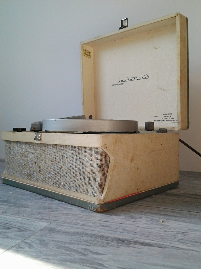 tourne-disque-vintage-boîte-en-bois