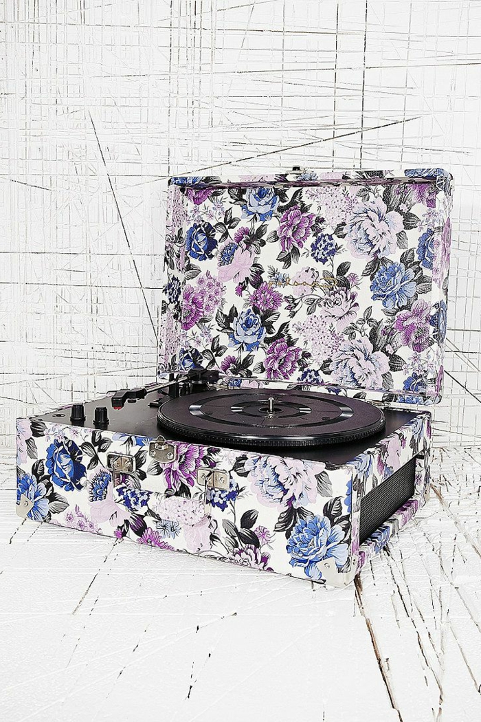 tourne-disque-vintage-design-floral