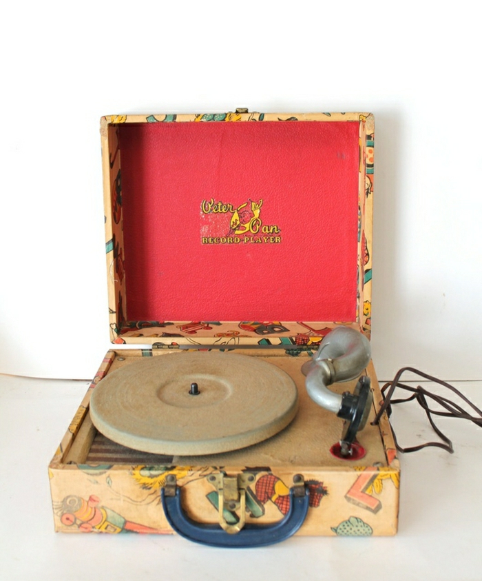 tourne-disque-vintage-design-magnifique