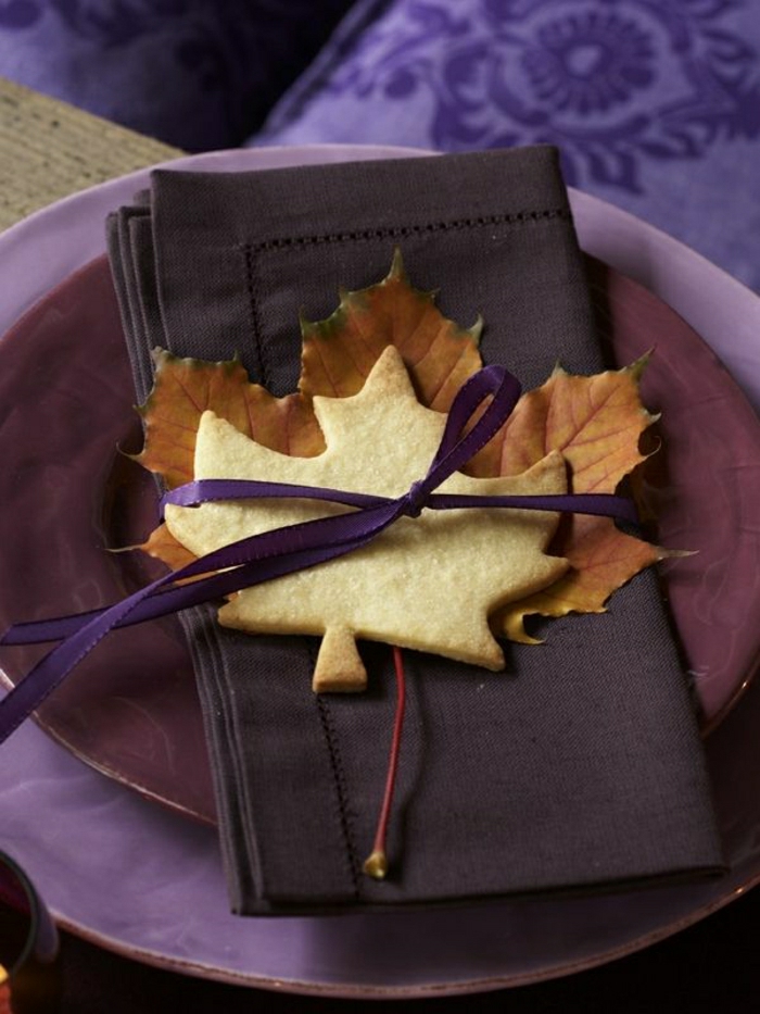 violet-set-de-table-coloré-violet-assiette-coloré-assiette-jetable-de-couleur-violet