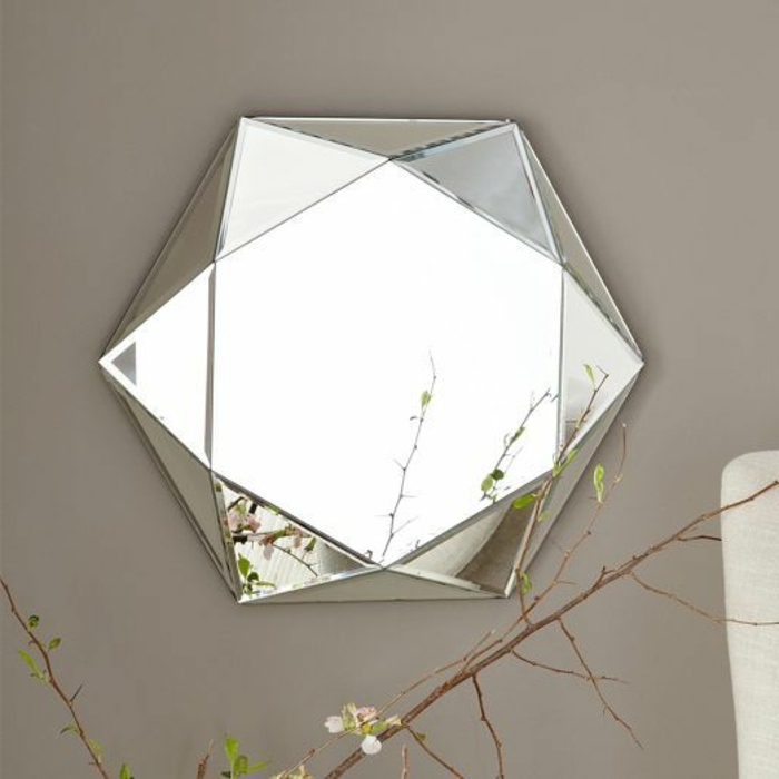 1-alinea-miroir-décoratif-dans-le-couloir-mur-beige-quel-type-de-decoratin-miroir-rond-ikea