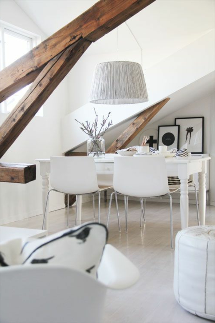 1-amenager-comble-salle-de-séjour-moderne-chaise-blanche-pour-la-cuisine