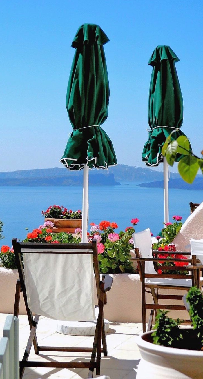 1-balcon-avec-parasol-d-extérieur-parasol-pour-la-terrasse-meubles-de-balcon-fleurs