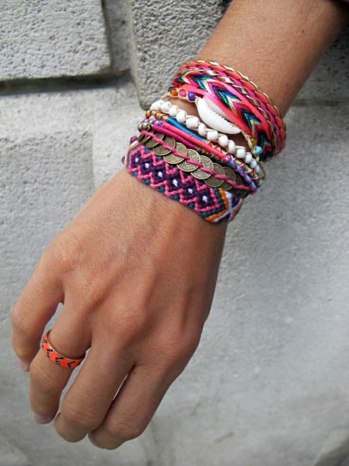 1-bracelets-brésilien-prénom-comment-faire-un-bracelet-brésilien-coloré-idée-DIY