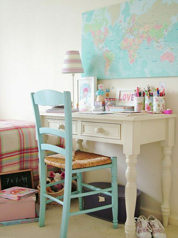 1-chaise-de-bureau-enfant-chambre-d-enfant-sol-en-lino-decoration-murale-meubles-d-enfant