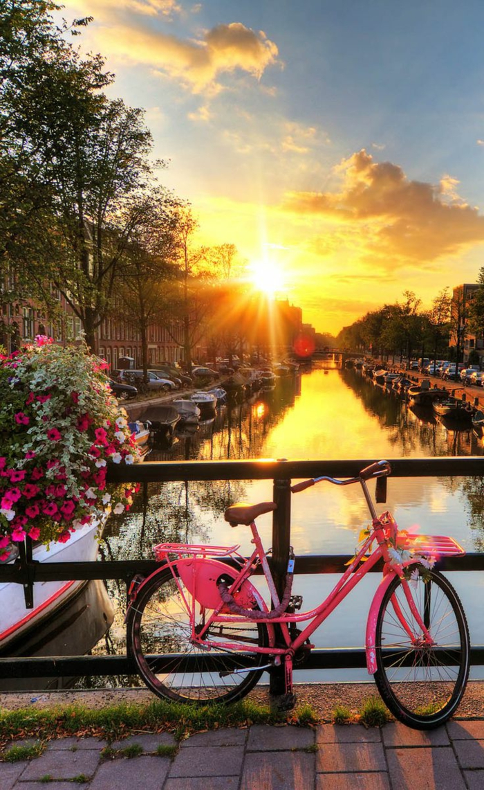 1-les-plus-beaux-fonds-d-écran-paysage-avec-couche-de-soleil-et-vélo-rose