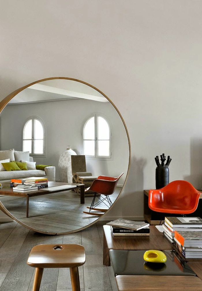 1-miroir-décoratif-miroir-rond-ikea-meubles-dans-le-salon-chaise-rouge-en-plastique
