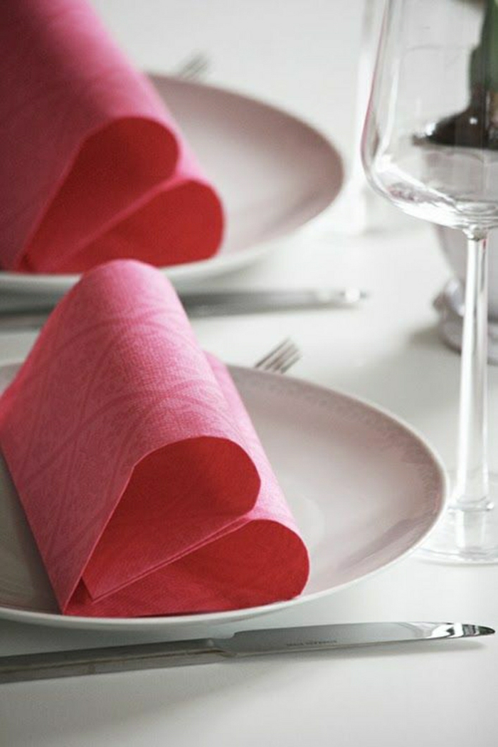 1-pliage-de-serviette-rose-mode-de-pliage-serviette-en-papier-rose