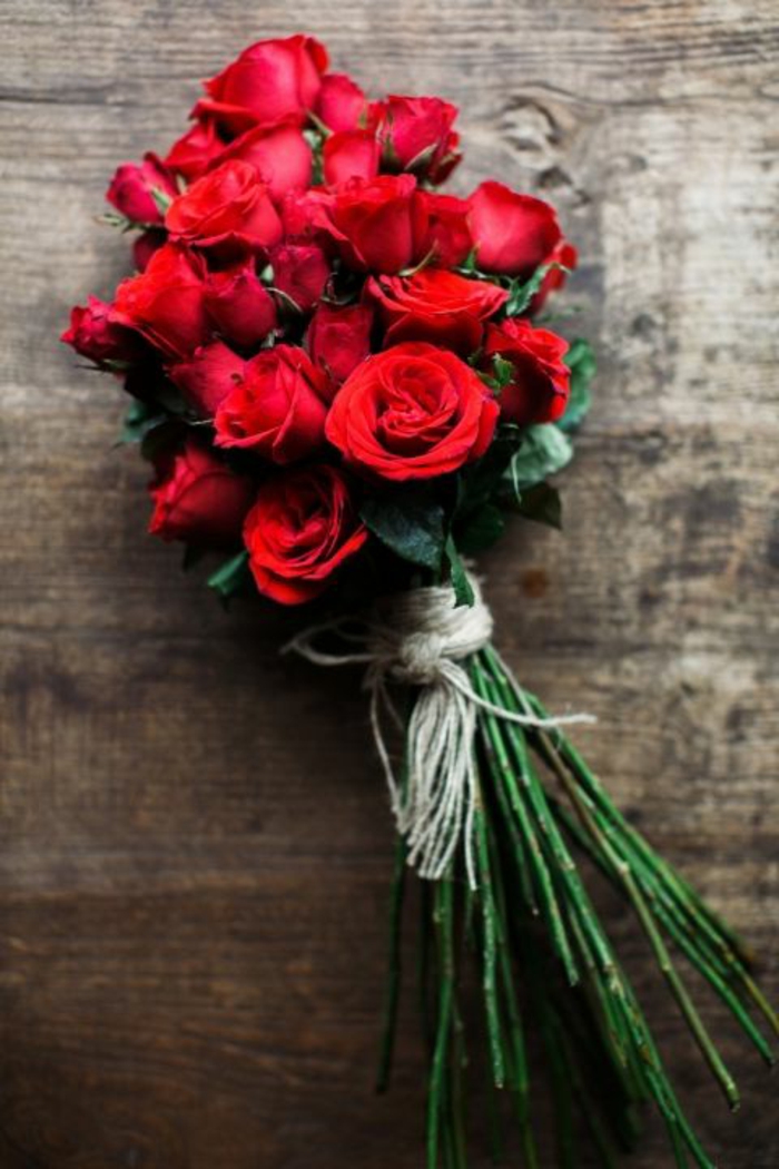 1-symbole-rose-rouge-bouquet-de-roses-rouges-signification-des-roses-bouquet-romantique