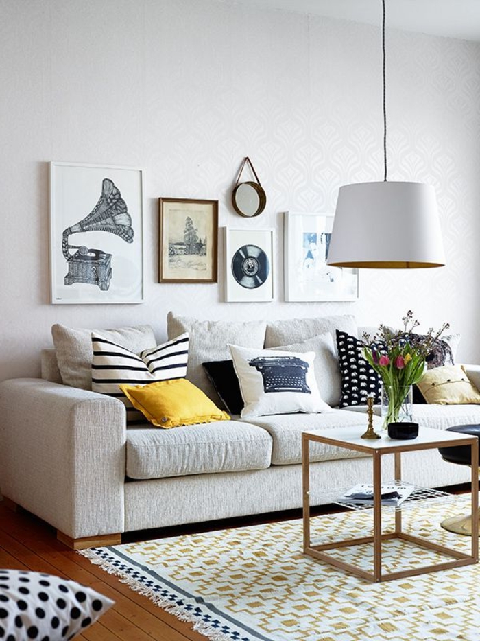 1-tapis-de-salon-de-couleur-blanc-jaune-dans-le-salon-moderne-avec-lampe-blanche