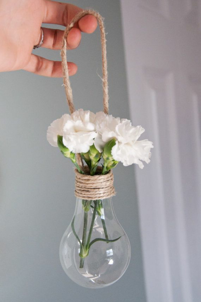bonbonnière-dragées-mariage-bonboniere-en-verre-cool-vase-fleurs-blanches