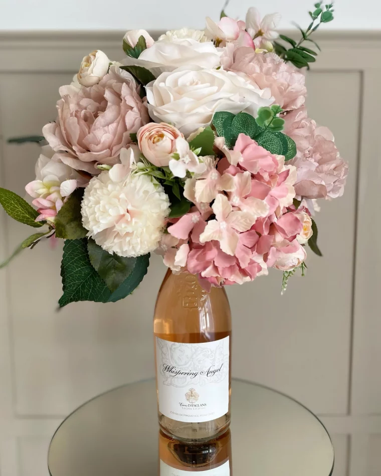 bouteuille champagne decoration bouquet composition fleurs