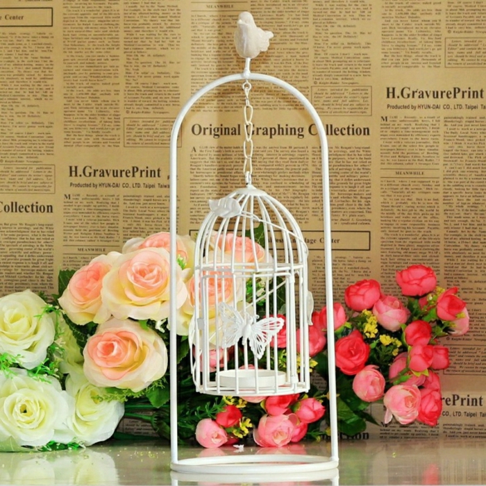 cage-à-oiseaux-décorative-cage-rustique-et-roses-artificielles