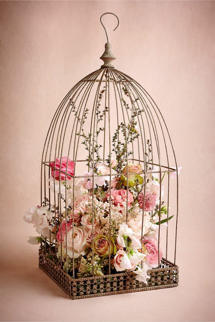 cage-à-oiseaux-décorative-pleine-de-fleurs