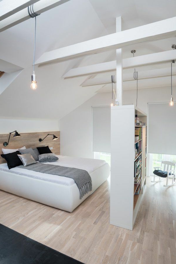chambre-à-coucher-sous-pente-parquette-en-bois-clair-meubles-dans-la-chambre-à-coucher