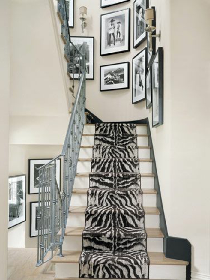 chemin-d-escalier-tapis-zebre-idée-pour-comment-décorer-les-escalier-d-intérieur