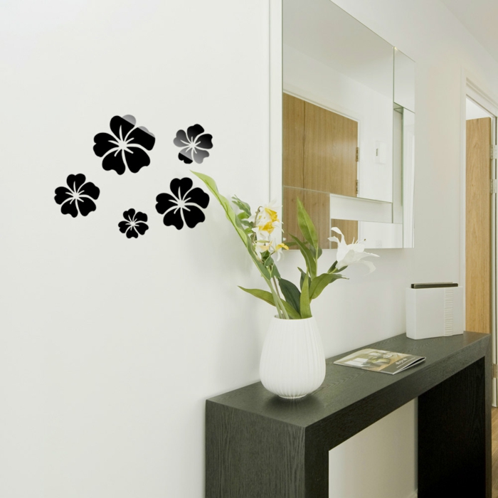 décoration-avec-alinea-miroir-pour-décorer-vos-murs-fleurs-dans-le-couloir-meubles-en-bois