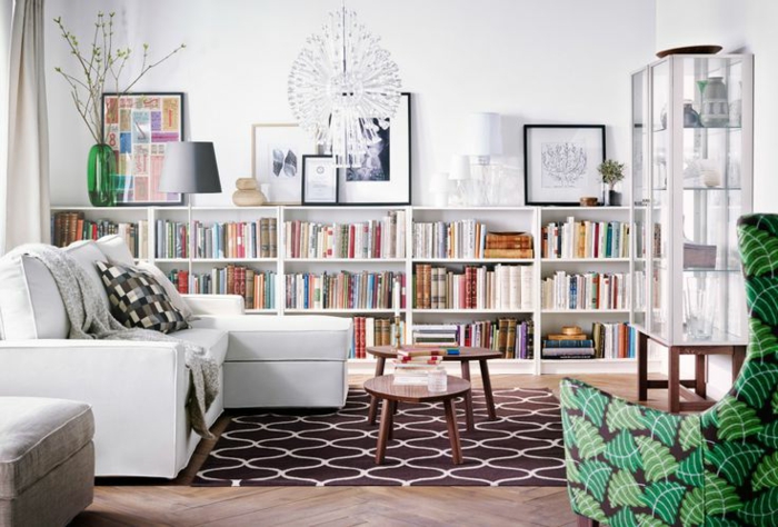 fauteuil-blanc-salon-moderne-grand-fauteuil-blanc-et-bibliothèque-blanche