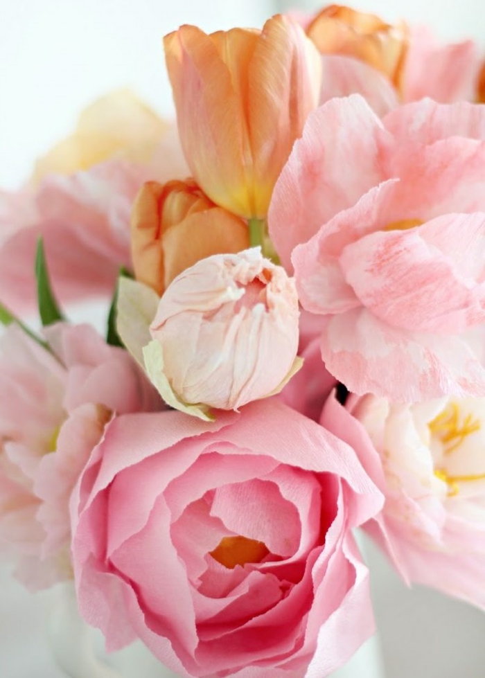 fleur-papier-crepon-facile-créer-une-fleur-vous-mêmes-jolie-bouquet-fleurs-papier-des-pavions