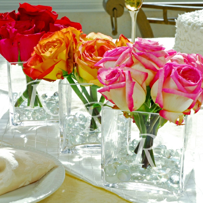 gravures-sur-verre-intérieur-table-ou-porte-en-verre-gravée-mariage-vase-fleurs