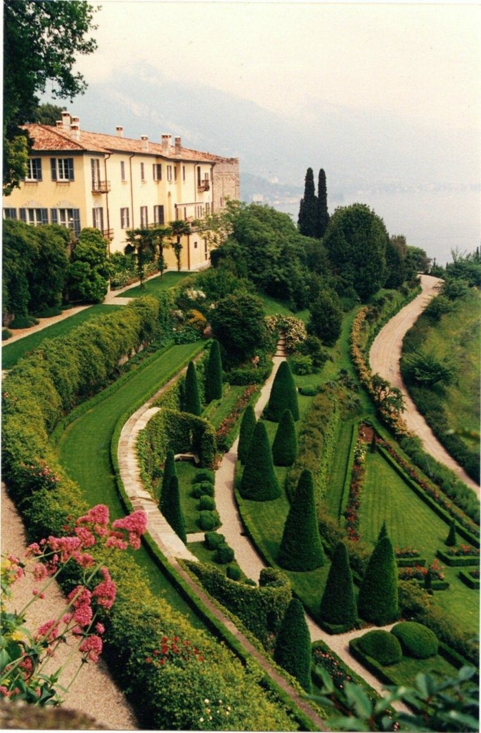 lac-de-côme-tourisme-Bellagio-italie-Lombardie-près-de-Milan-nature-verte-villa