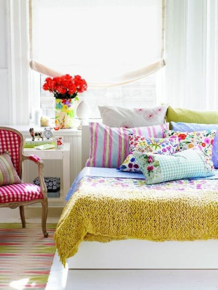 linge-de-lit-coloré-comment-décorer-sa-chambre-à-coucher-couverture-de-lit-jaune-fleurs