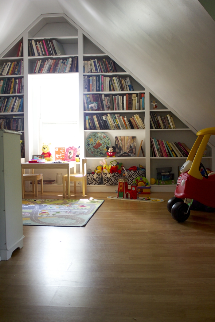 meubles-sous-pente-bibliothèque-sous-toits-chambre-d'enfant