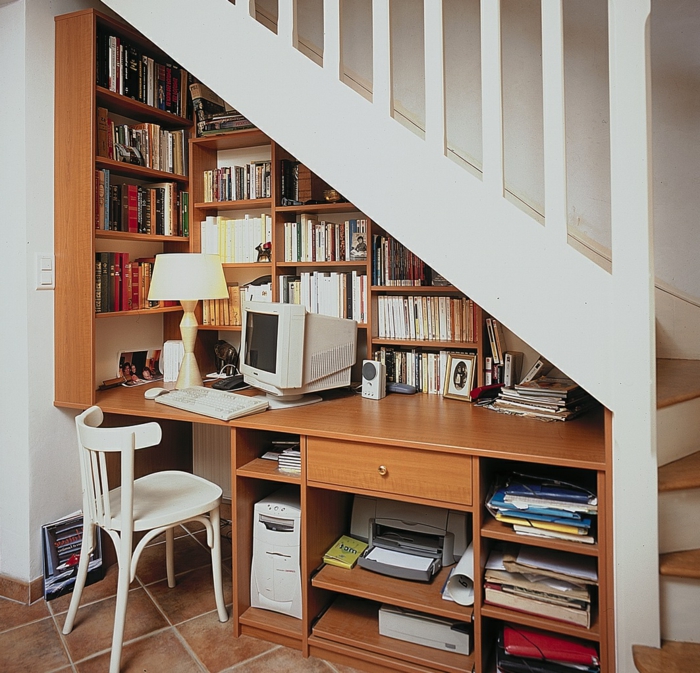 meubles-sous-pente-bureau-et-bibliothèque-sous-escalier