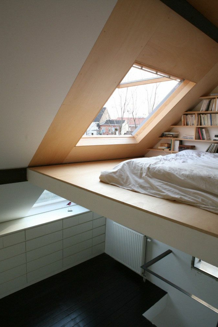 meubles-sous-pente-petite-bibliothèque-et-lit-unique-sous-les-toits