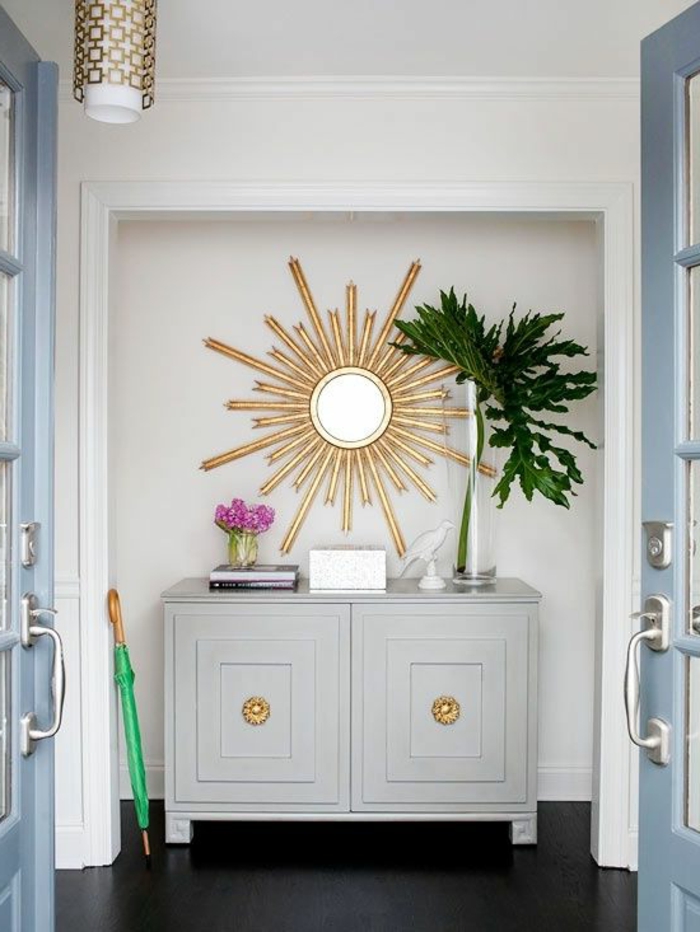 miroir-décoratif-alinea-miroir-desgn-pas-miroir-en-forme-de-soleil-meubles-dans-le-couloir