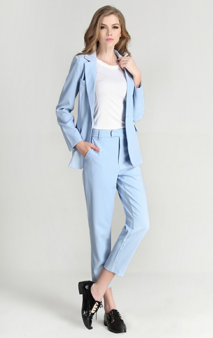 tailleur-pantalon-femme-chic-tailleurs-pantalon-femme-chic-tenue-stylée-bleu-claire